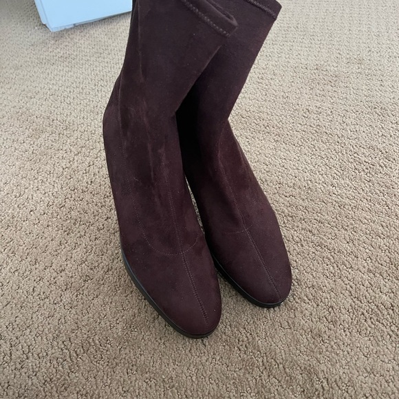 Like new Vaneli brown suede ankle boots - size 9 M - Picture 7 of 8